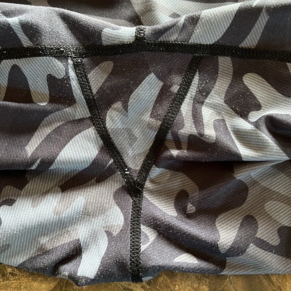 Black Camo Zyia Leggings - Picture 5 of 8